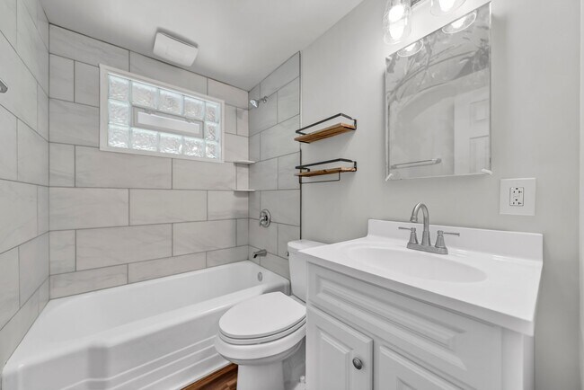 Building Photo - 67 Evergreen Pl