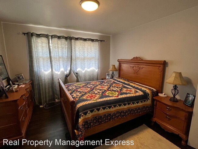 Foto del edificio - 3 br, 2 bath House - 2408 S Holly Ave