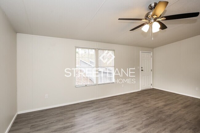 Building Photo - REDUCED!