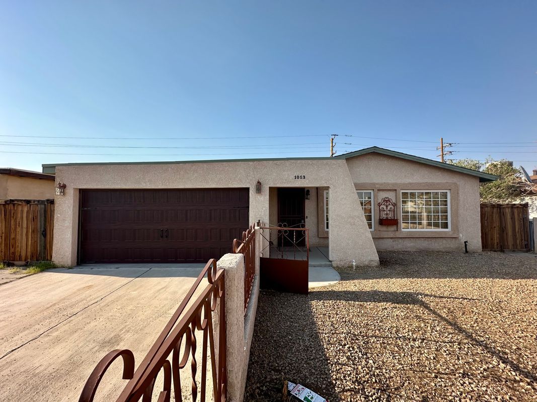 Primary Photo - 1013 Glacier Dr