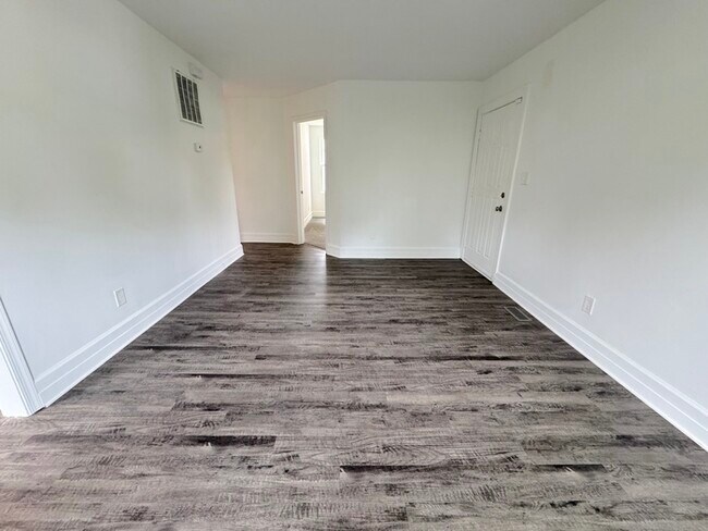 Foto del edificio - CHARMING 4-BEDROOM, 2-BATH COTTAGE-STYLE HOME IN HAMPTON, VA!