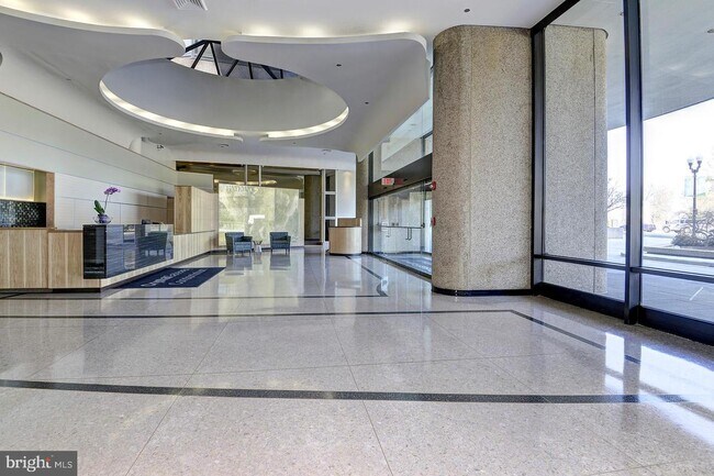 Building Photo - 1300 Crystal Dr