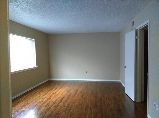 Building Photo - 10650 Steppington Dr