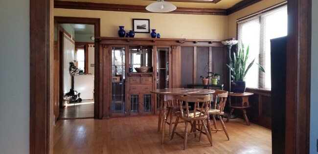 Building Photo - 319 E Montana St