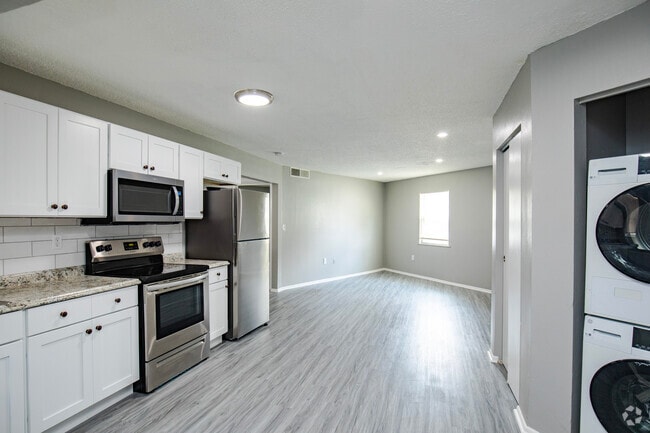 2BR, 2BA - 965SF - 8014 Tommy Ct Tampa, FL 33619-4833 - Octagon Apartment Homes