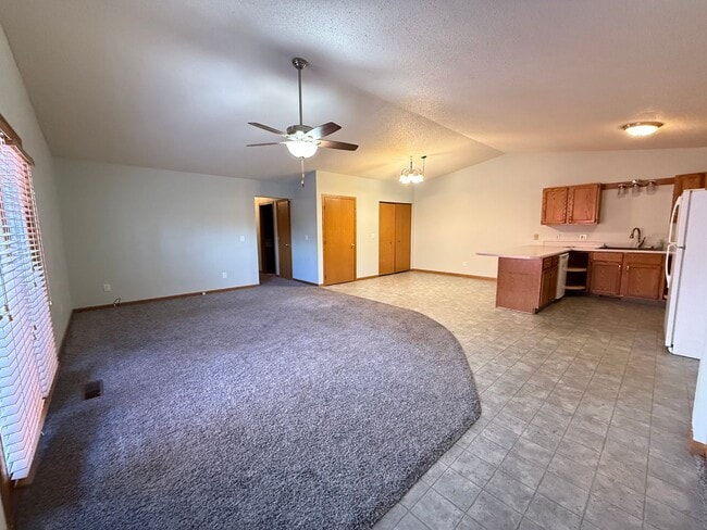 Building Photo - Newly Listed Chatham 3 Bedroom 2 Bath
