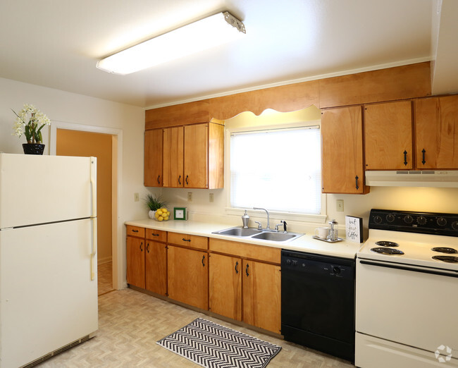 2BR Townhome Kitchen - Oak Hill