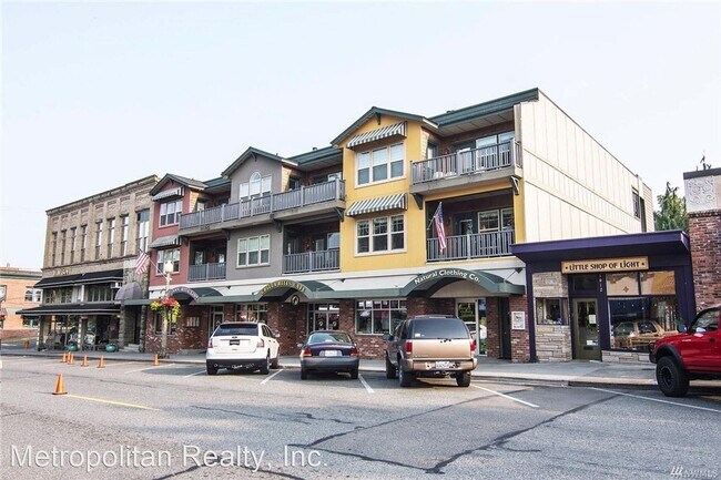Building Photo - 3 br, 2 bath House - 1020 1st St #206