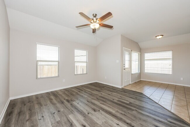 Foto del edificio - 8616 Fawn Hill Ct