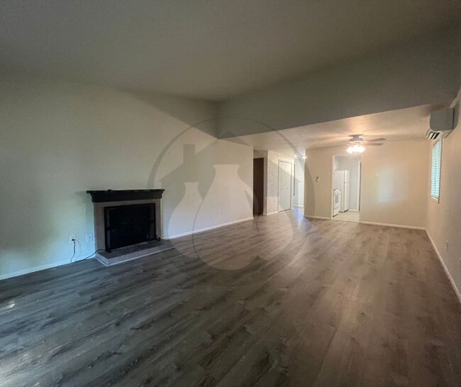 Building Photo - Single Level- Duplex Rent Ready- Albany, OR