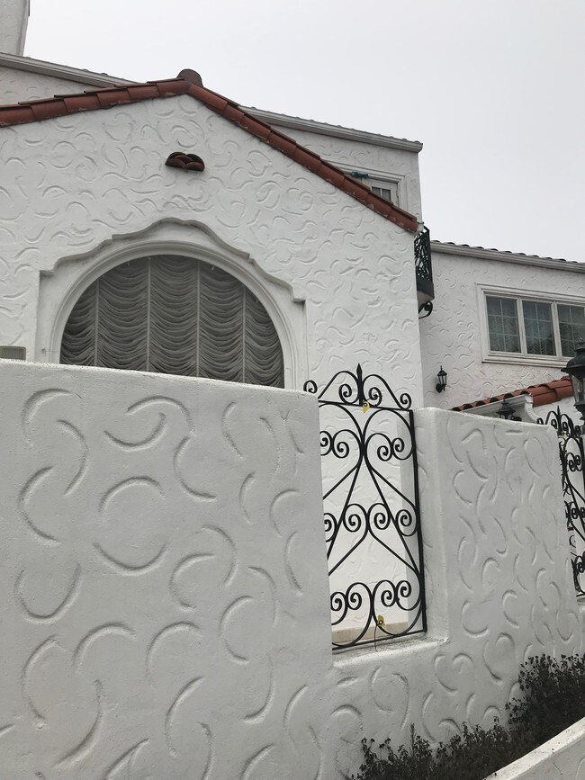 Building Photo - 1306 Portola Dr