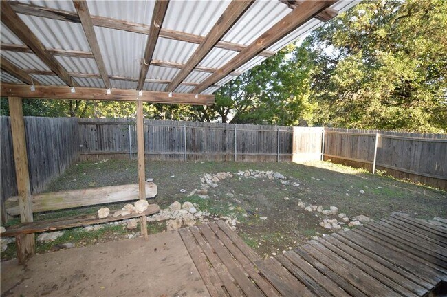 Building Photo - 2610 Gwendolyn Ln