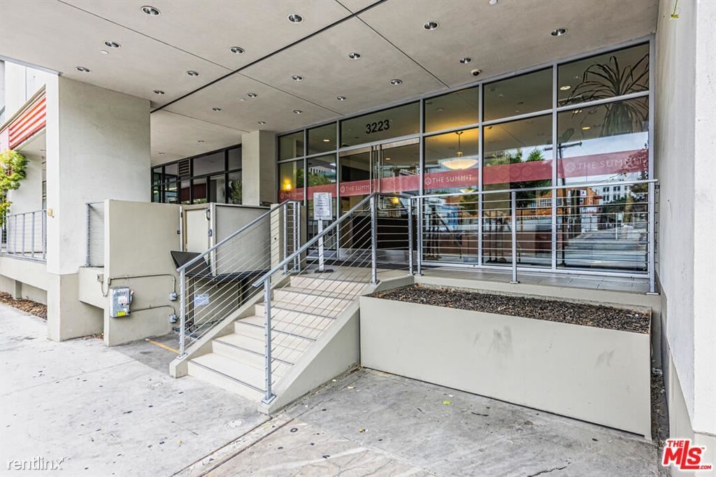Primary Photo - 2 br, 3 bath Condo - 3223 W 6th St Unit 807