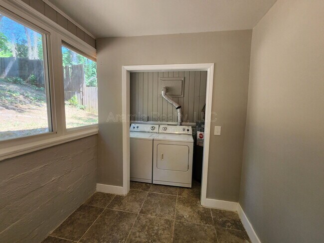 Foto del edificio - 2663 Blount St