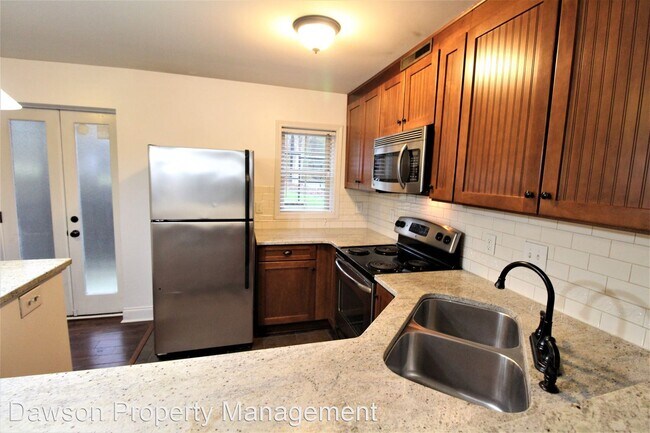Building Photo - 2 br, 1.5 bath House - 4911 Park Road #B