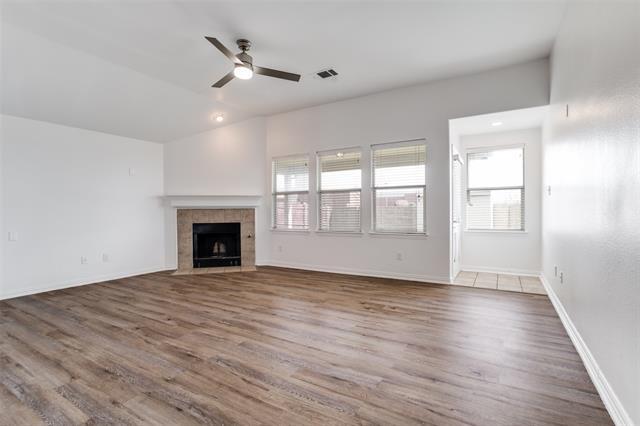 Foto del edificio - 229 Bluefinch Dr