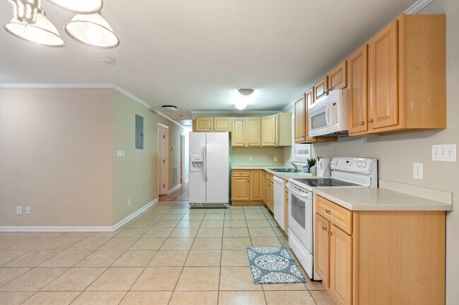 Foto del edificio - 4 Bedroom 3 Bath Unit Close to Campus! Now...