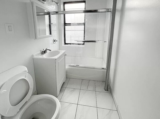 Foto del edificio - 32-86-86 35th St