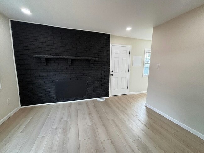 Building Photo - 8672 Hudson Ave