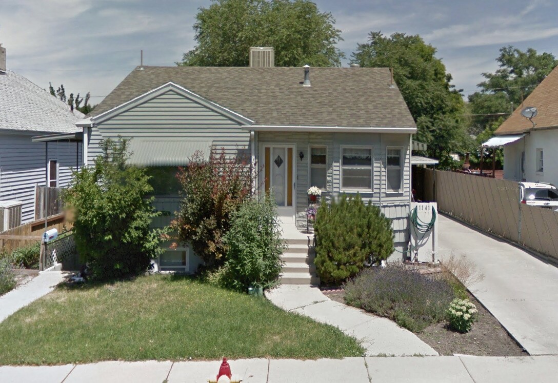 The entrance is to the side of the house - 1139 Kensington Ave S