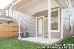 Building Photo - 10206 Lynwood Vlg