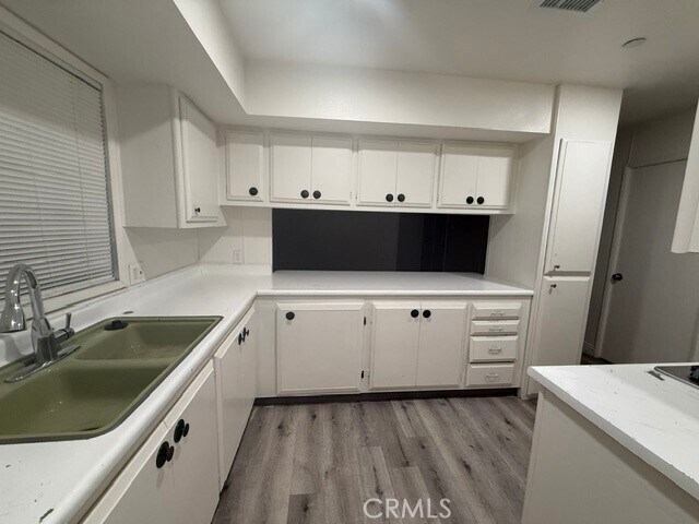 Foto del edificio - 8228 Beech Ave