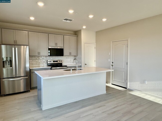 Building Photo - 626 Shefford Dr