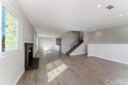 Building Photo - 328 S Pomelo Ave