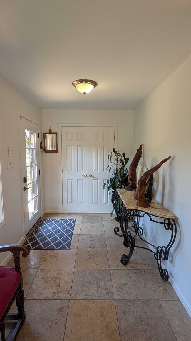 Building Photo - 402 Haydon St