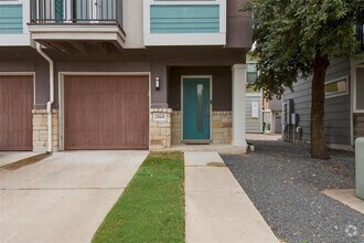 Building Photo - 1504 Lorraine Loop