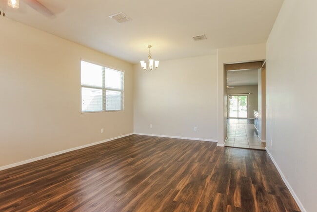 Building Photo - 2908 W Hidalgo Ave