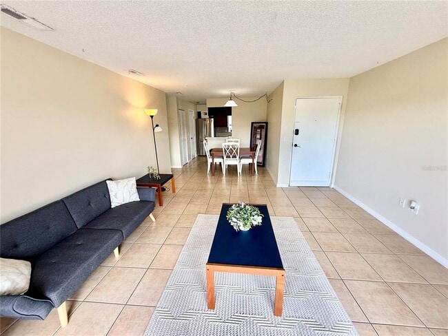 Foto del edificio - 2612 Hidden Lake Dr N