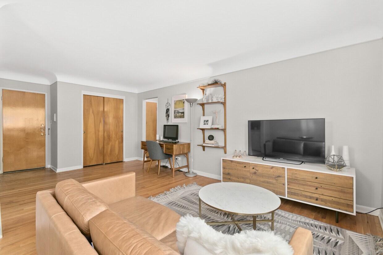 Main room - 1175 N Emerson St