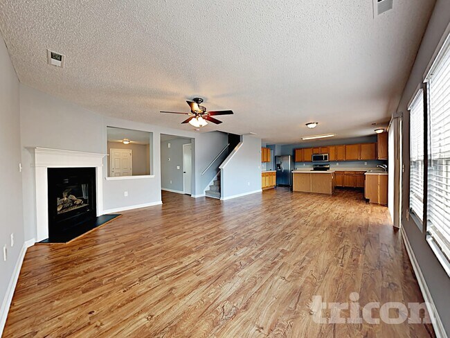 Foto del edificio - 13809 Riding Hill Ave