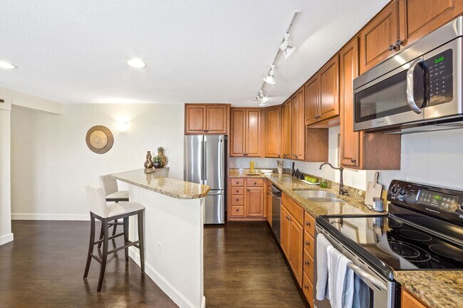 Foto del edificio - Incredible 2 bedroom 1 bath Condo in West Washington Park Neighborhood