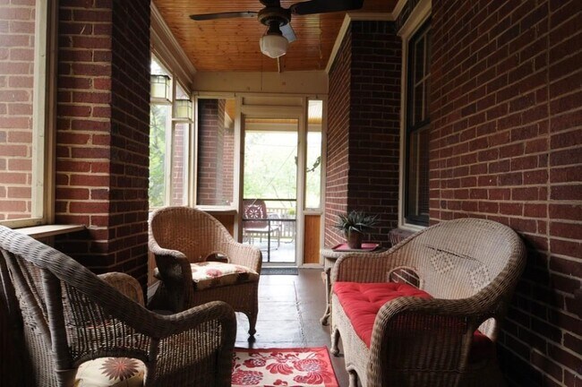 Foto del edificio - 895 Arlington Pl NE