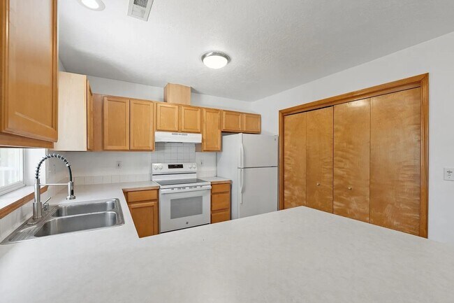 Building Photo - 1327 W Qualchan Dr