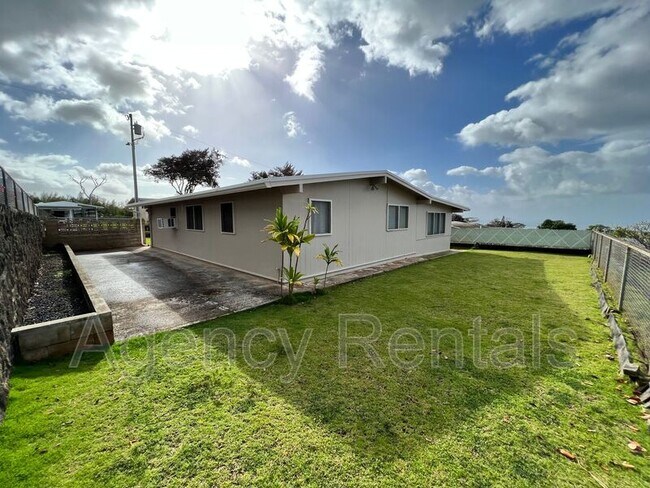 Building Photo - 2458 Aumakua St