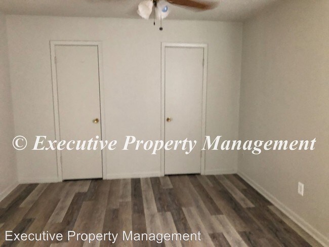 Foto del edificio - 902-904 J R Ct