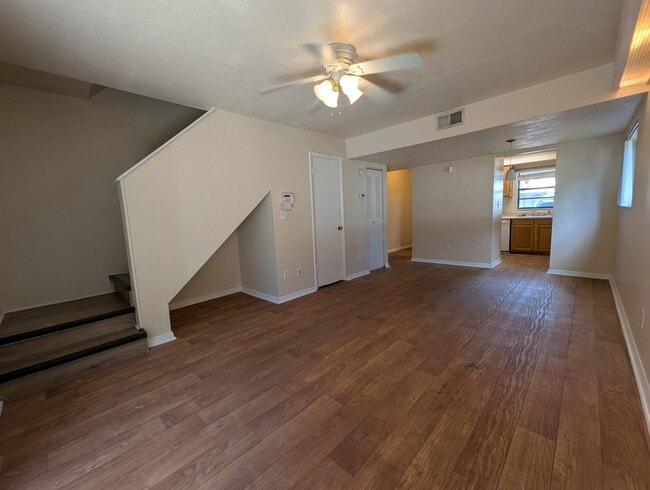 Foto del edificio - $1100 - 2 Bed/1½ Bath Townhouse - Mossy Oa...