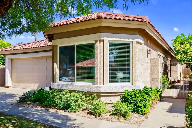Building Photo - 8828 E Riviera Dr