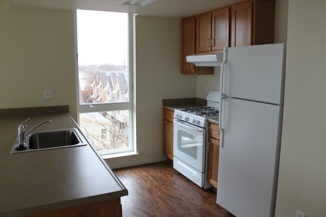Building Photo - La Valentina Apartments