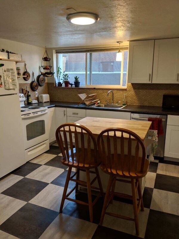 Foto del edificio - 861 Downington Ave S