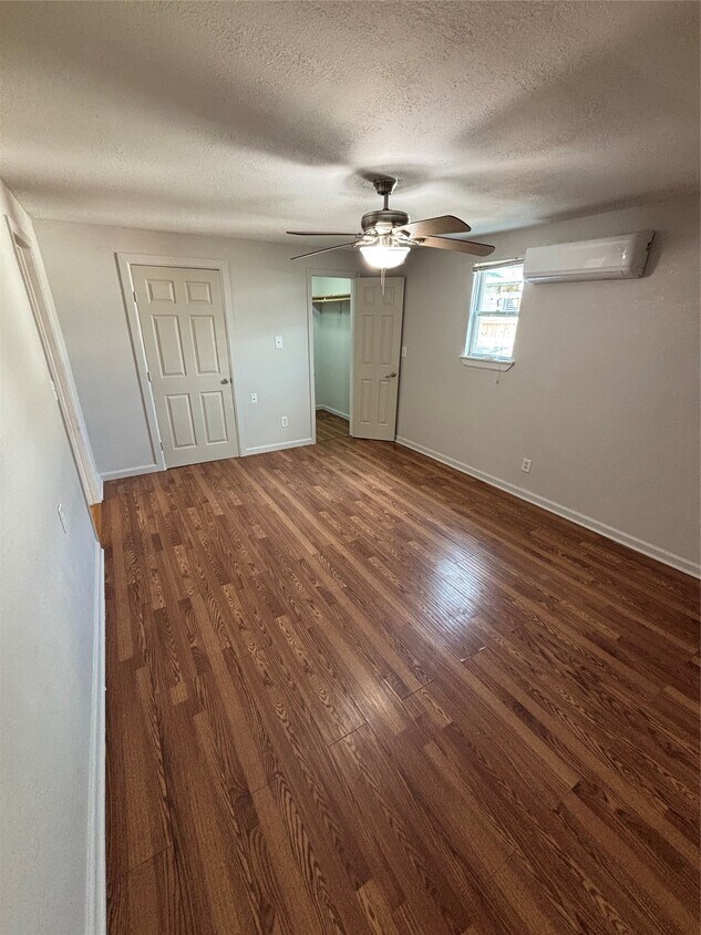 Foto del edificio - 5520 Menard Ave