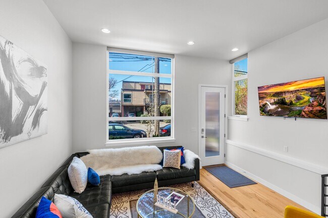 Building Photo - Great Townhome for rent