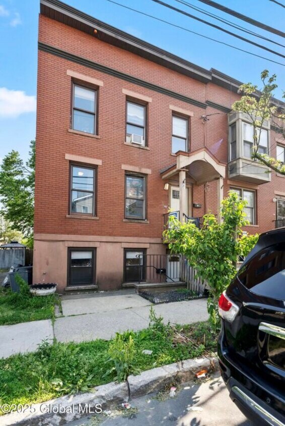 Primary Photo - 56 Catherine St