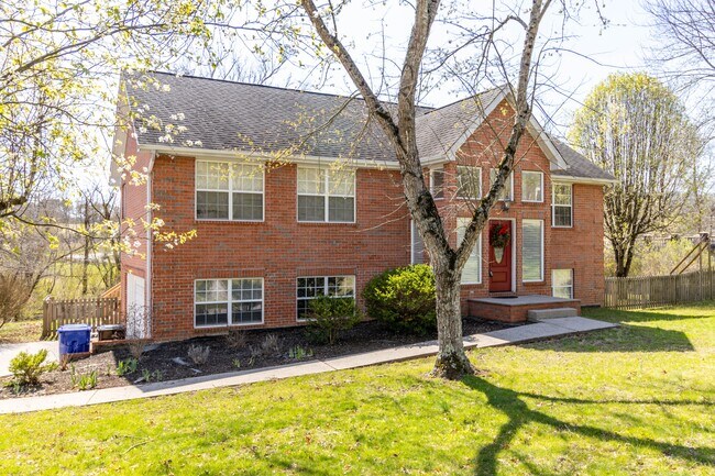 Building Photo - 170 Sweetgum Ln