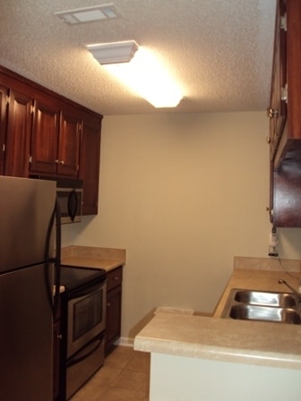 Building Photo - Wakefield Subdivision - Partially Furnished Unit!