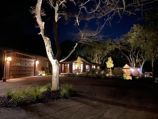 Foto del edificio - 121 Degas Rd