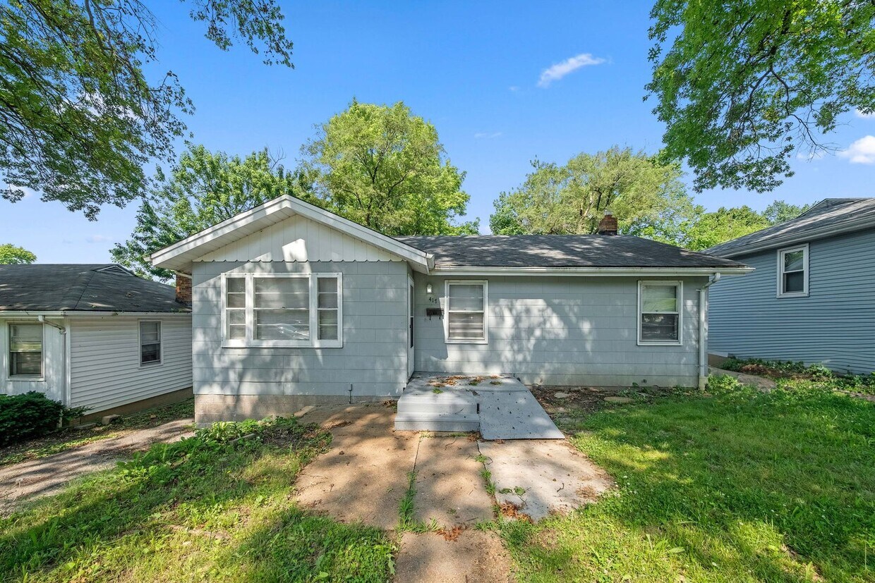 Foto principal - Cozy 3-Bedroom Home in Ferguson – $1,499/m...